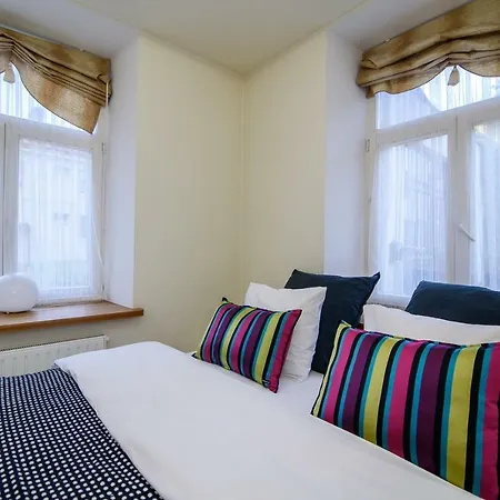 2 Bedrooms Old Town *