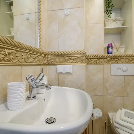 2 Bedrooms Old Town Lejlighed